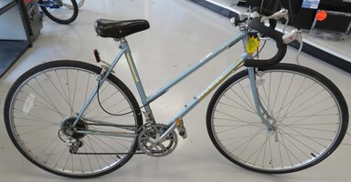 SALE!!!  SCHWINN OLDER STYLE ROAD BIKE 