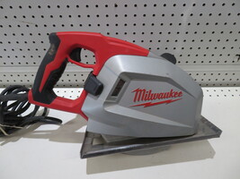 MILWAUKEE 8" METAL CUTTING SAW HAS CASE