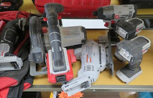 PORTER CABLE 12 PC TOOL SET W/ 4 BATTERIES 2 CHARGERS PCC660