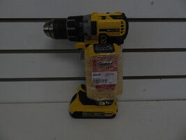 DEWALT 1/2 DRILL WITH 1 BATTERIES