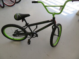 HUFFY 20" BLACK AND GREEN