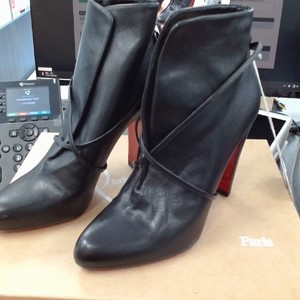 CHRISTIAN LOUBOUTIN LEATHER LACE UP BOOTS (SIZE 39)