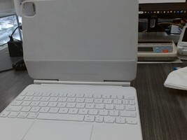 APPLE IPAD MAGIC KEYBOARD A2261