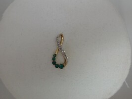 10KT GOLD CHARM WITH GREEN STONES