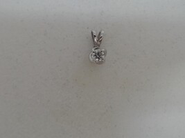  14KT GOLD DIAMOND PENDANT