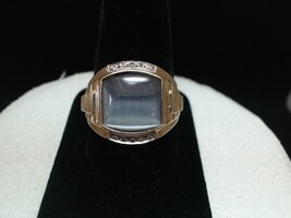  10KT MENS RING W/ GREY STONE