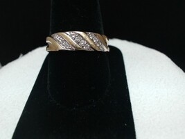  MENS 14KT BAND WITH DIAMONDS