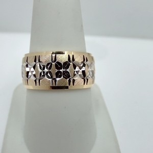  5.90DWT 14kt ARTCARVED TWO TONE GENTS BAND