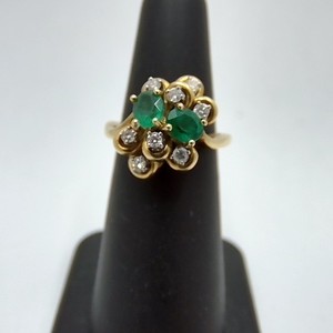  Gold 18KT 5.00DWT RING ~1/4 CTW DIA W/ 2 EMERALDS