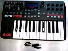 Akai MPK225 USB/MIDI Pad & Keyboard Controller