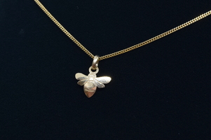 Bee Pendant Curb Link Chain