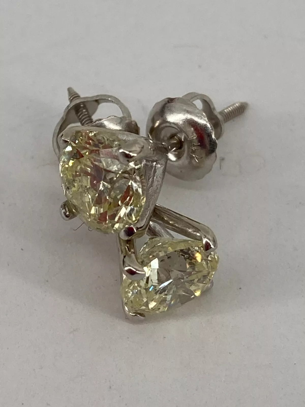 14KT White Gold Diamond Stud Earrings Approx 1.97 Carats 1.4g 6.02mm