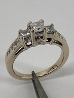 14KT White Gold Diamond Ring .75 cttw Size 6 4.1g