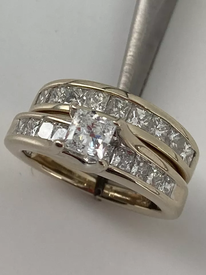 14KT White Gold Diamond Channel Ring Set Size 8 3.3g