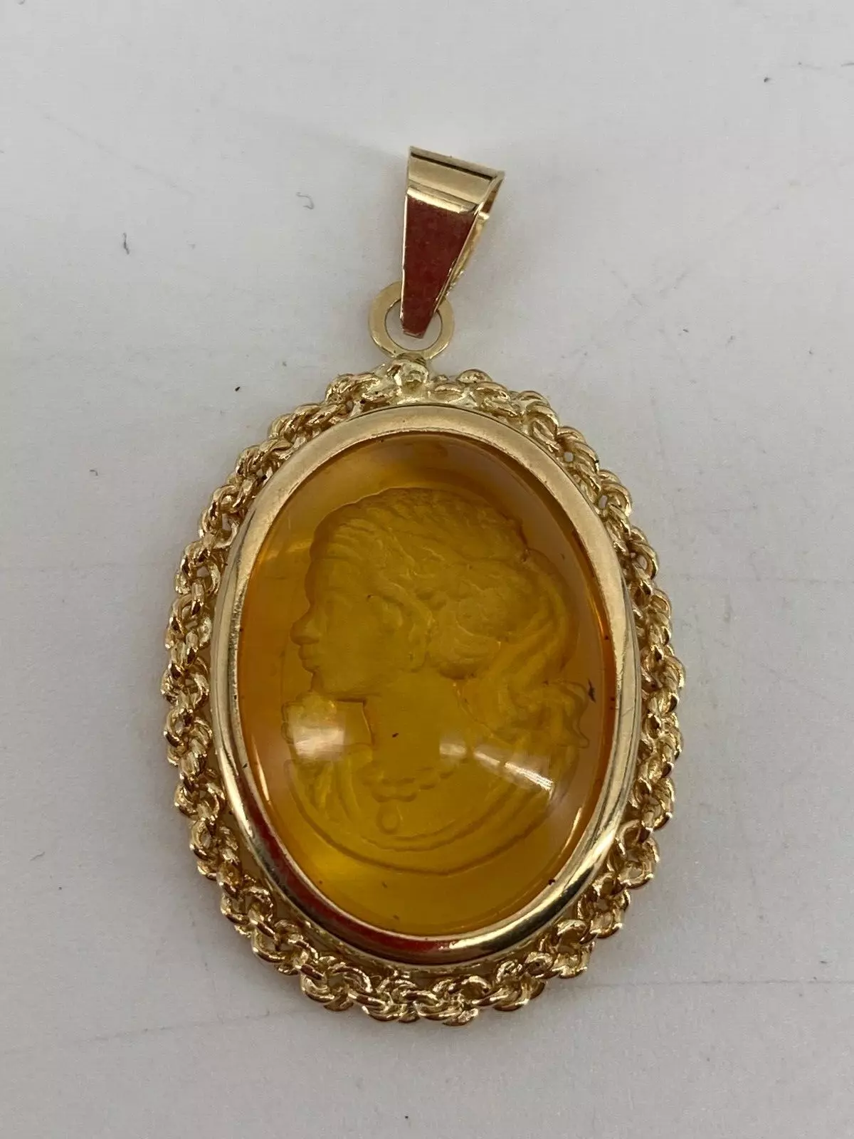 14KT Yellow Gold Synthetic Amber Cameo Pendant 3.4g