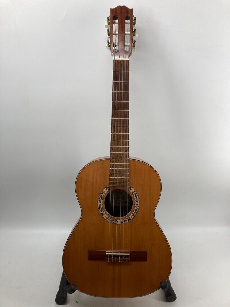 Amada Classical Acoustic Guitar 5443 Centreville Gold Pawn Amada Classical Acoustic Guitar 5443 Centreville Gold Pawn