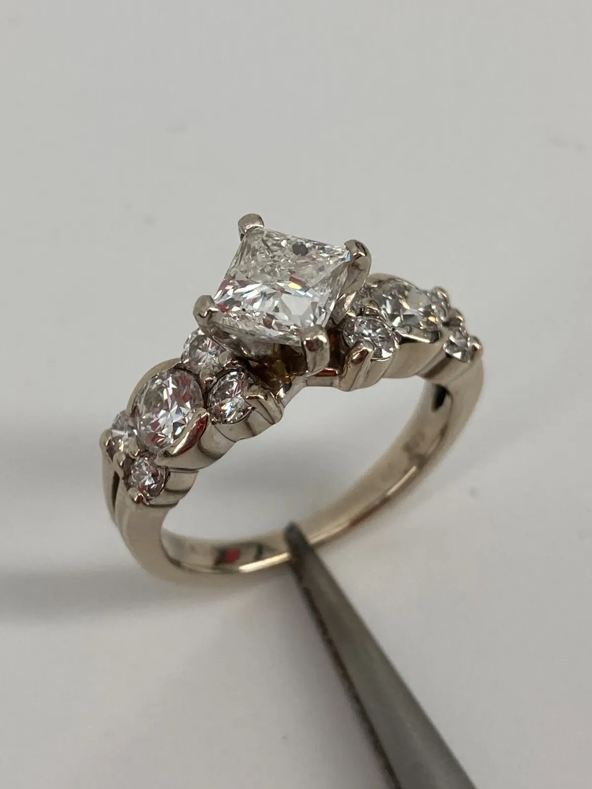 18KT Gold and Platinum Diamond Ring Size 5.25 4.6g