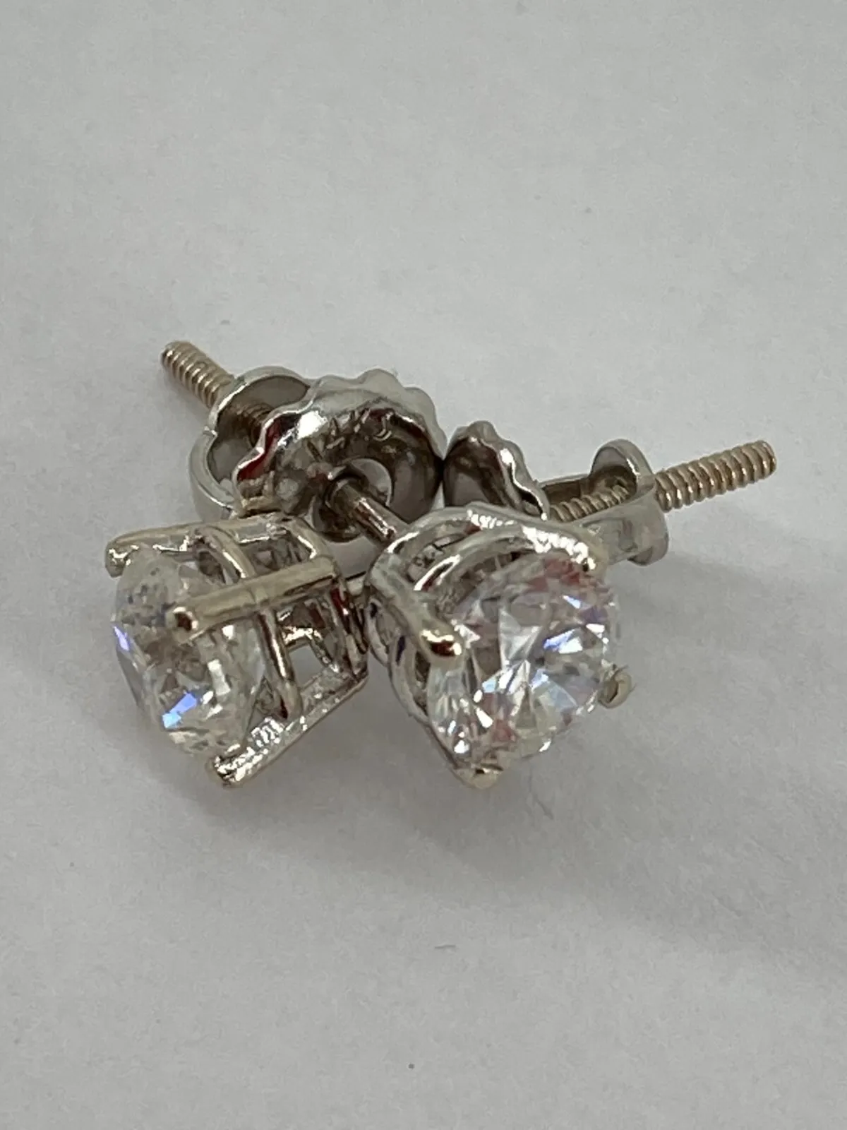14KT White Gold Diamond Earrings Approx 1.09 cttw