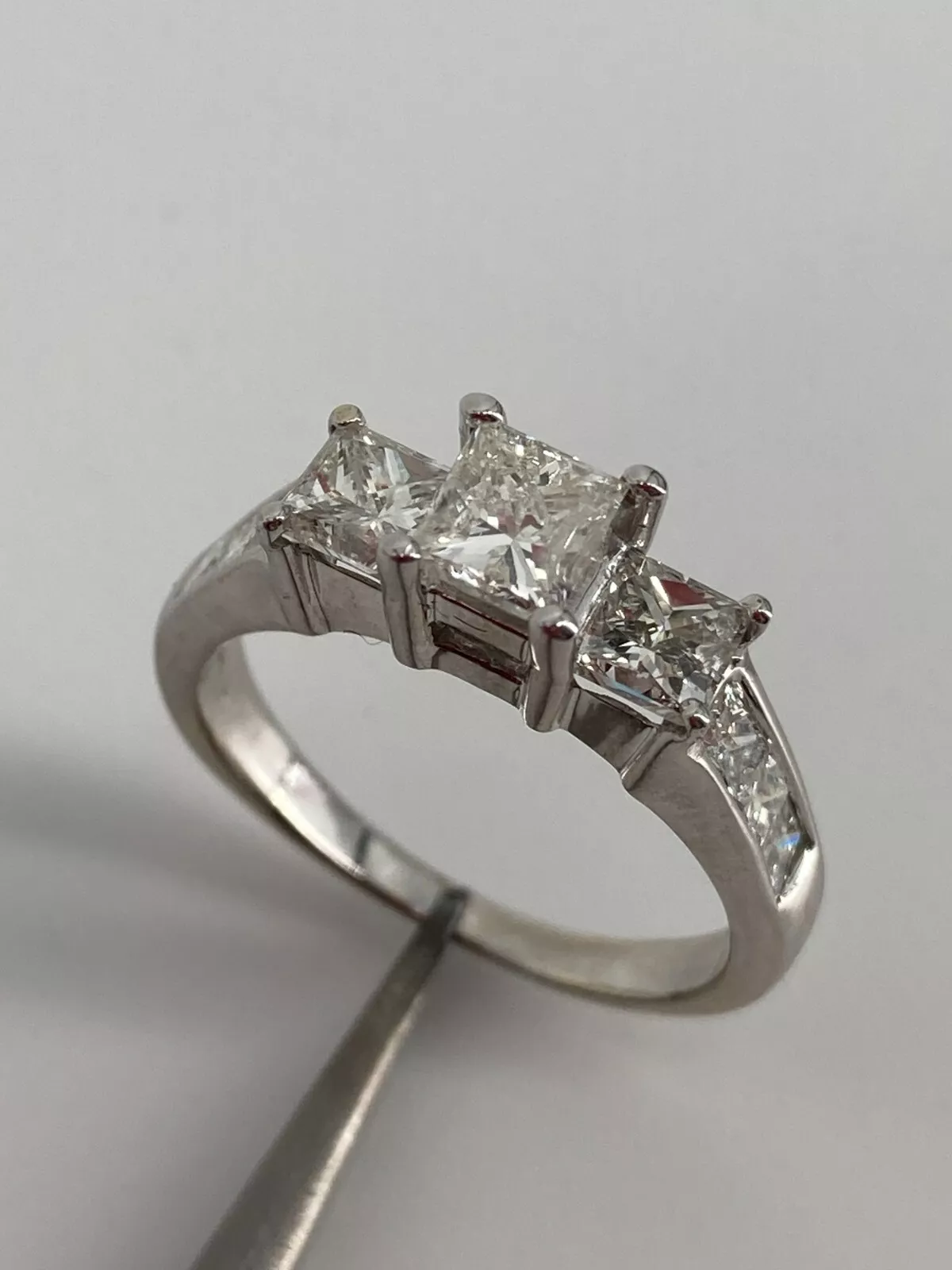 14KT White Gold Diamond Ring Size 7 3.7g