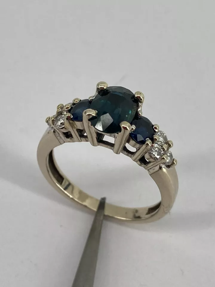 14KT White Gold Sapphire and Diamond Ring Size 7.25 4.9g
