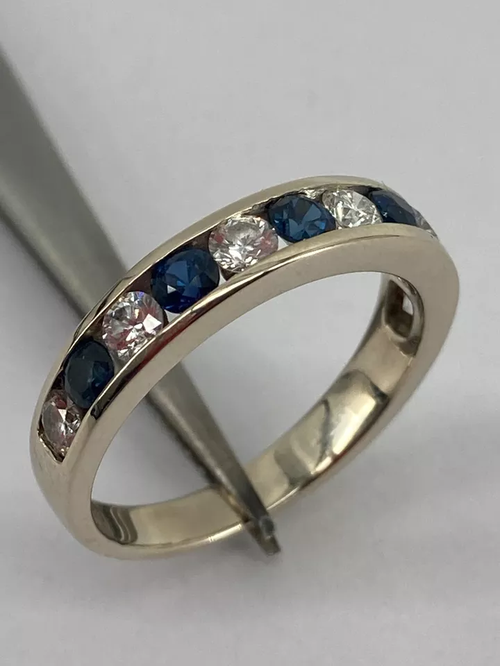 14KT White Gold Diamond and Sapphire Channel Ring Size 7.5 3.6g