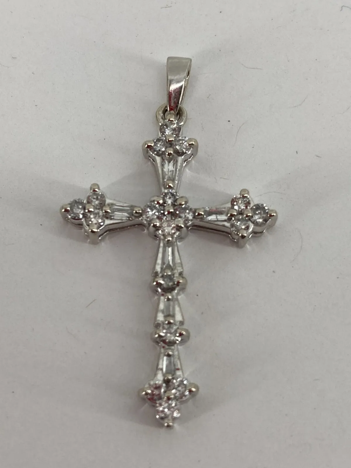 10KT White Gold Diamond Cross Pendant Approx .5cttw 2.6g 3.75mm