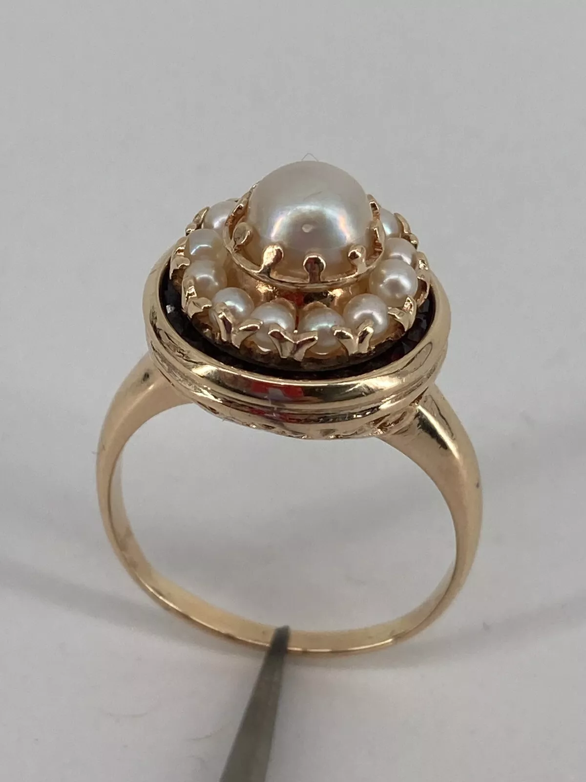 14KT Yellow Gold Pearl and Garnet Ring Size 10 6.2g