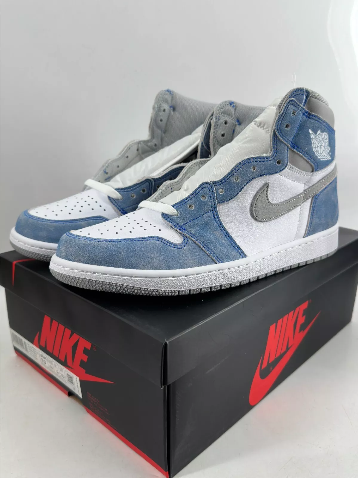 Size 10 - Jordan 1 Retro OG High Hyper Royal 555088-402