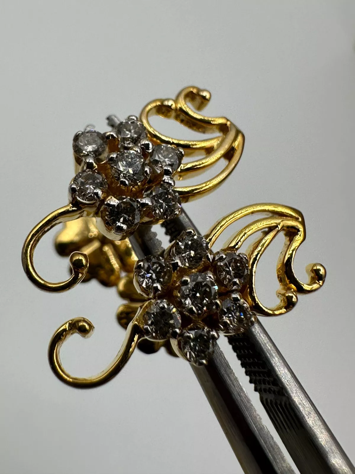 22KT Yellow Gold Floral Earrings with Diamonds 3g