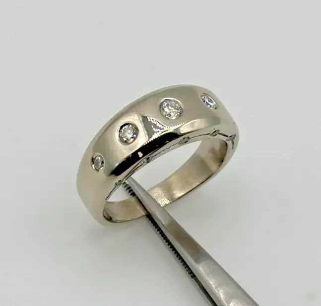 14KT White Gold Ring with Embedded Diamonds Size 8.25 8g