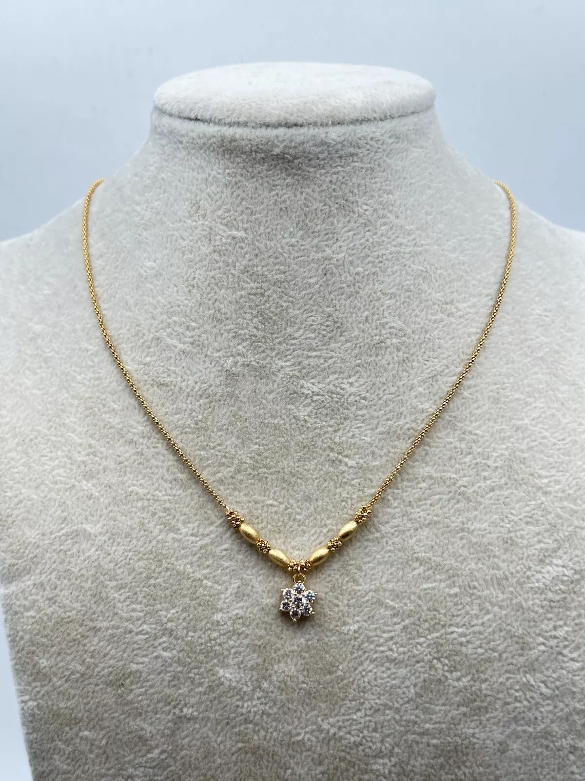 18KT Yellow Gold Necklace with CZ Flower Pendant 16in 4.3g
