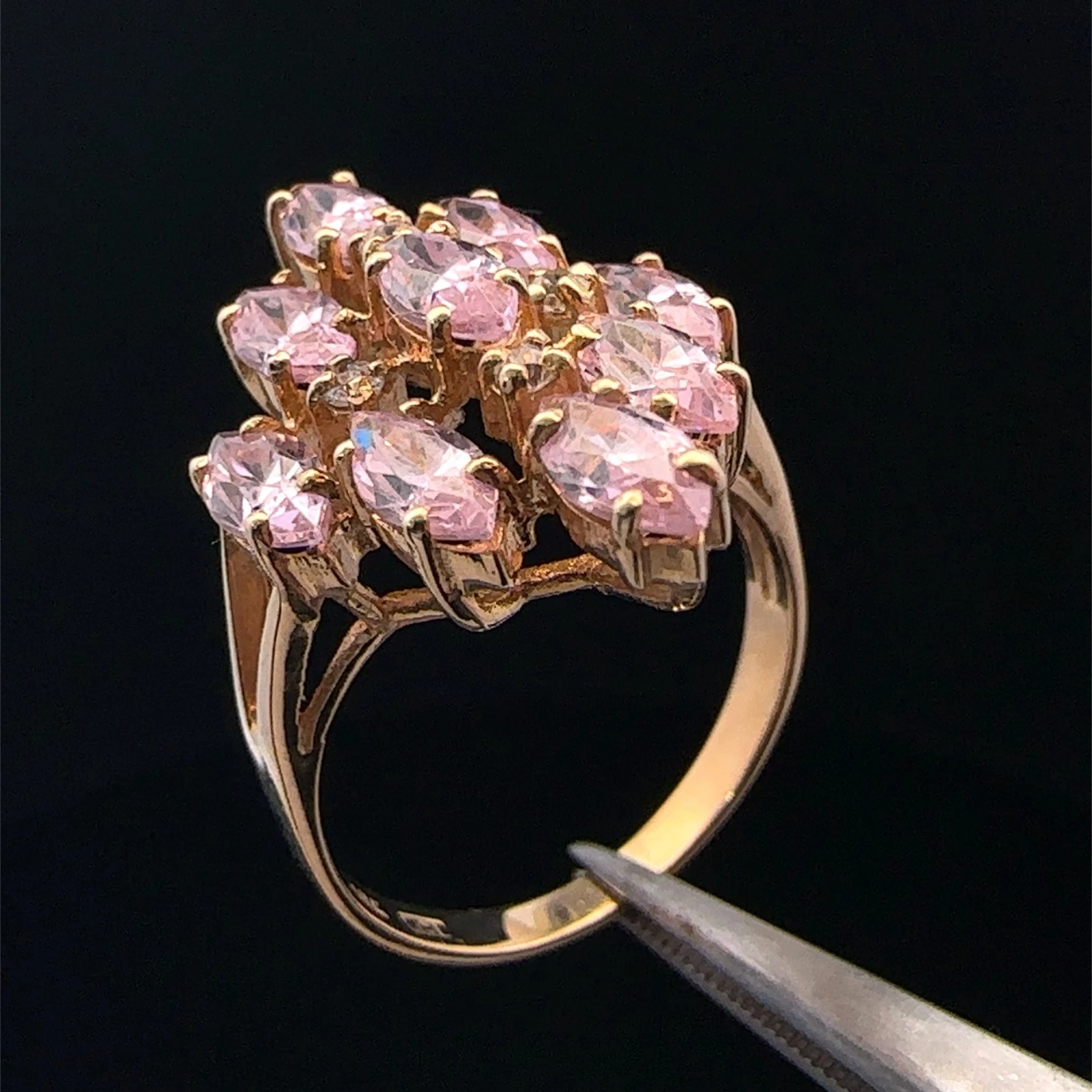 10KT Yellow Gold Pink Synthetic Stone Cluster Ring Size 6.25 3.6g