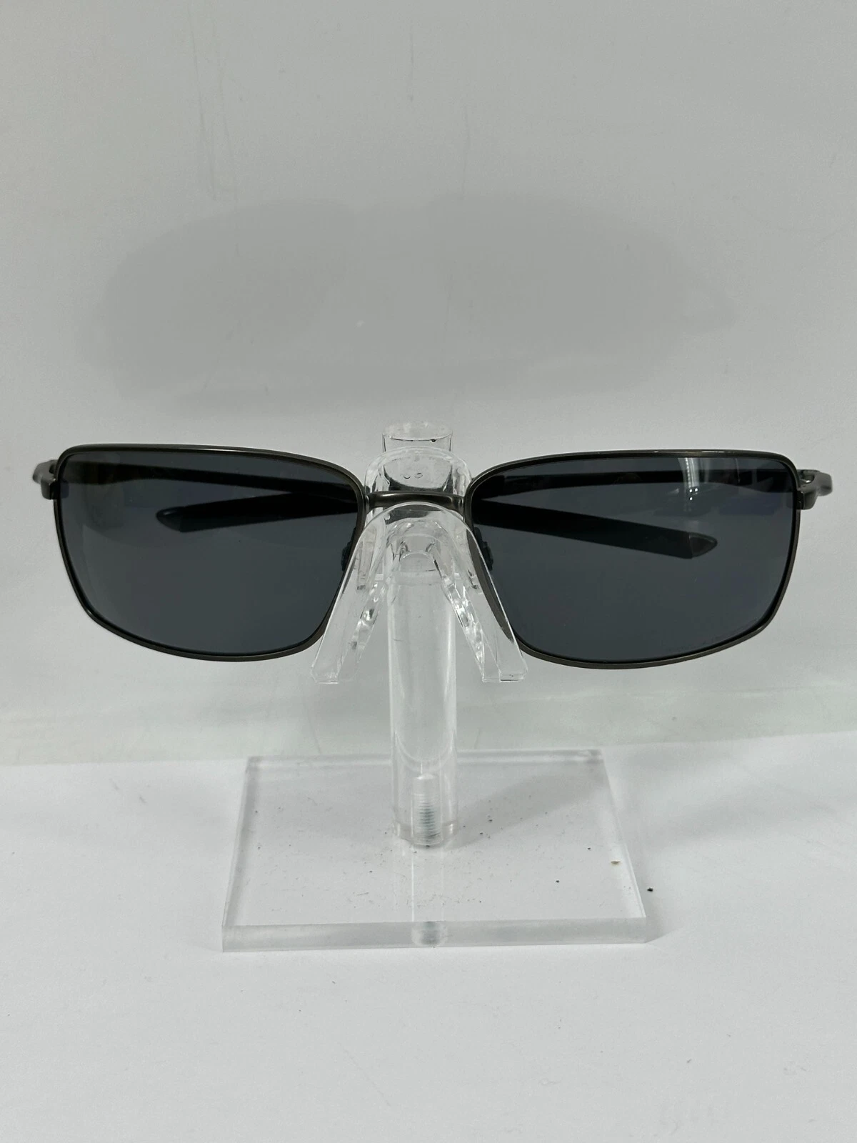 Oakley Rectangular Sunglasses with Grey Polarized Lens - OO4075-04 Carbon Fiber