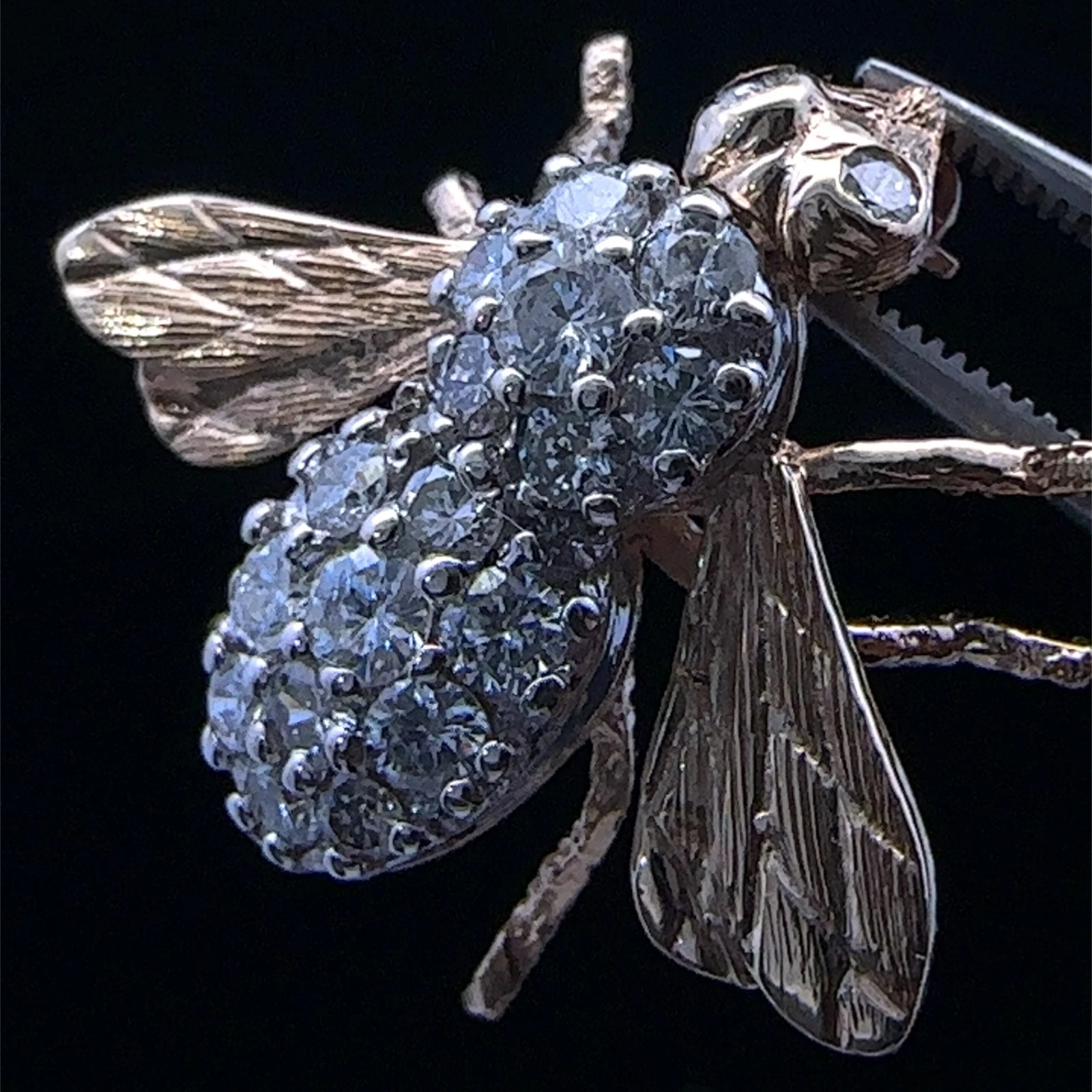 14KT Two-Tone Gold Bee Brooch with Diamonds 4g