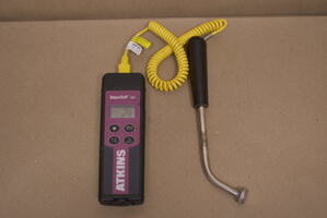 Cooper Atkins AquaTuff  Thermometer And Angle Prob 