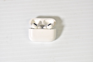 Apple Airpods Pro (1st gen) - With charging case and chgr