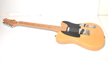 Hondo Fame Series 752 1980s Electric Guitar