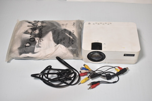 Vankyo Projector H3 with screen