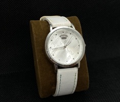 Juicy Couture Silver Wristwatch / White Faux-Leather Strap 