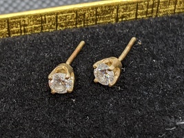18k Diamond Earrings 