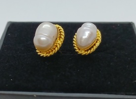 18k Yellow Gold Stud Earrings - Pair