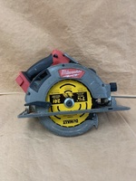 Milwaukee Circular saw with charger and one battery