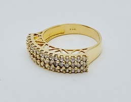 916 Gold Ring w/ White Stones 