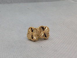 750 stud earrings  2.8 grams 