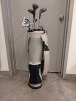 Golf set in light brown golf bag