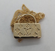 18K Chain and Purse Pendant 