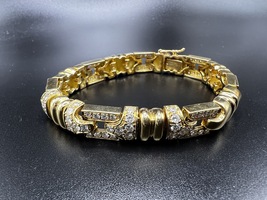  Stunning 18KT Yellow Gold Bracelet