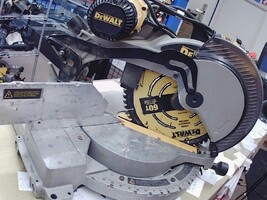 DEWALT DW706 COMPOUND MITER SAW