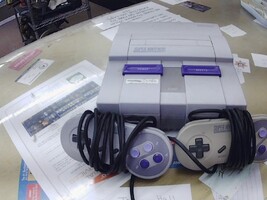 SUPER NINTENDO W 2 CONTROLLERS