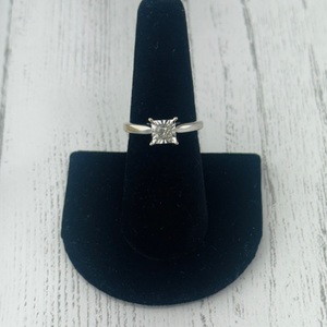  10kt White Gold Diamond Ring